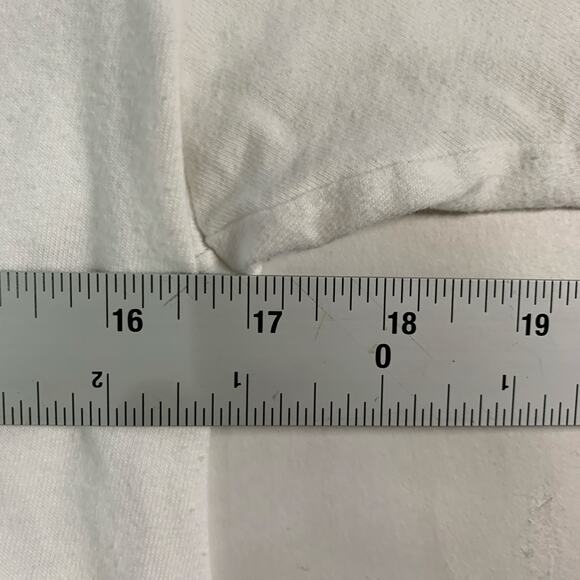 Comme des Garçons PLAY S Green Heart Logo Graphic T-Shirt Rei Kawakubo - Picture 7 of 9